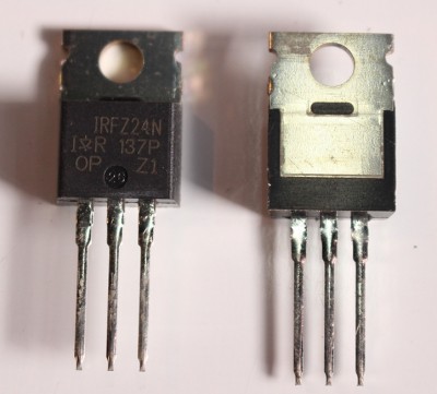 Так выглядят транзисторы IRFZ24N (крупным планом)