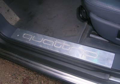 пороги с гравировкой "QUATTRO"