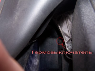 Термовыключатель в радиаторе.jpg