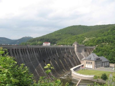 edersee_sperrmauer_d_schidt_06_2006.jpg