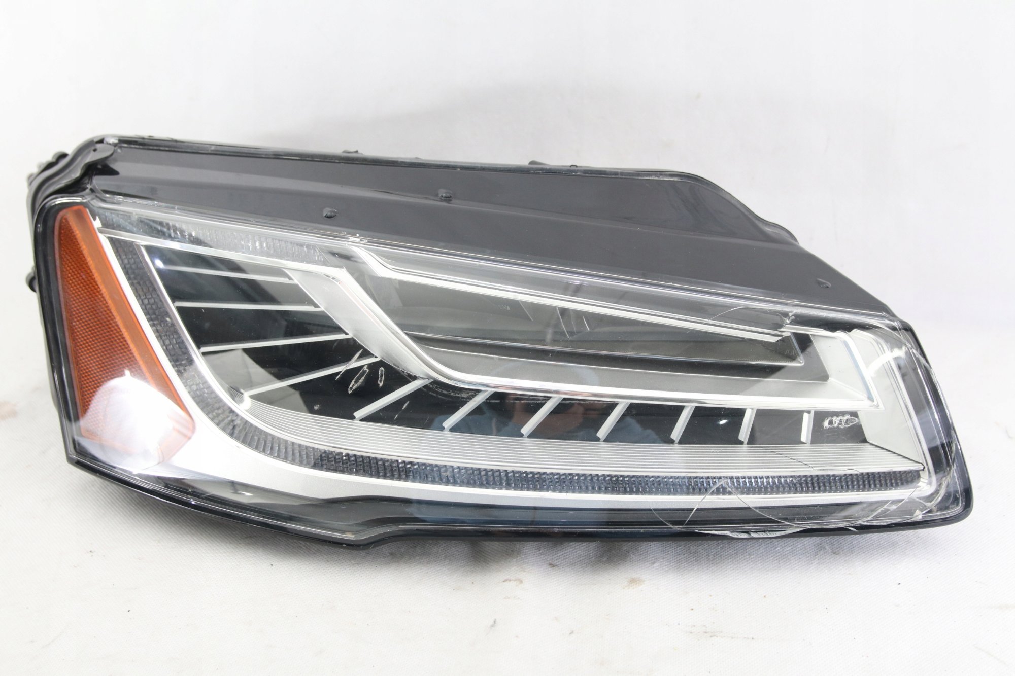 Reflektor-USA-Full-Led-Matrix-Audi-A8-d4-4h-Lift[1].jpg