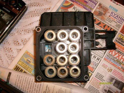 у блока оторвался клапан-элекромагнит и остался на гидроблоке, электронный блок пришлось резать.