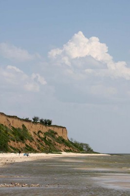 в левом нижнем углу с мешком - труженик моря :)