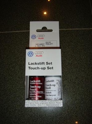 Набор для удаления сколов (в комлекте краска, лак, маленькая железная кисточка)