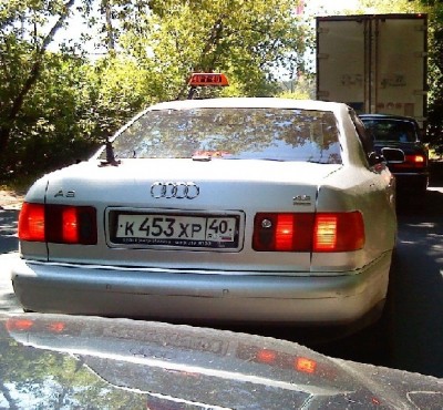 Как так можно а?? На Audi A8 ещё и рестайлинг,нацепить шашку такси!!?? Идиот!