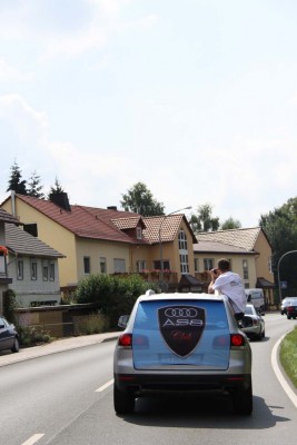 Денис с риском для жизни увековечивает мероприятие для потомков