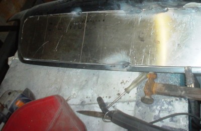 Немного прихватили...   На фото видно сварочный аппарат с проволокой.