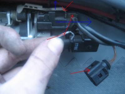 Снимаем зажим,снимаем фишку,вытягиваем вверх пластинку,вытягиваем вправо фишку