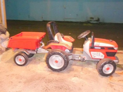 Детский электромобиль (педальный трактор) на цепной передаче Diesel Tractor     Формулировка понравилась )))