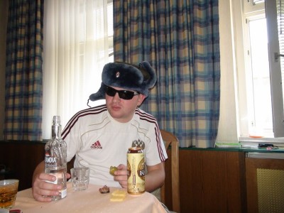 Сразу после дороги в гостинице, кроме водки, огурца и кусочка колбасы ничего не осталось)) Я выпив сто грамм, рухнул спать.