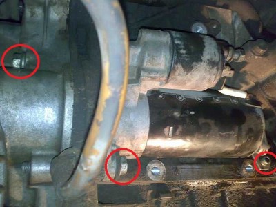 Болты крепления стартера