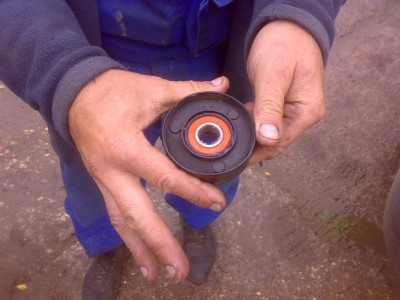 Ставим пыльник на место.