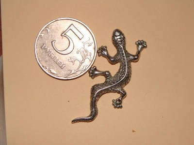 А вот и долгожданный  обещанный геккон - 3 месяца просил его сделать мне - наконец то!!! завтра пристрою в машине...