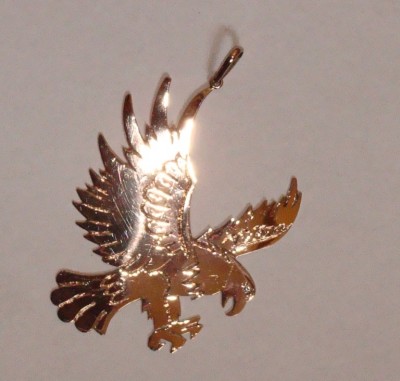 Вот этот кулон-орёл заказал ему цыган, который принёс картинку и сделали по нему... самое интересное- размеры - он величиной с мою ладонь...я этого цыгана вижу почти каждый день на рынке - он носит его на груди поверх рубашки...