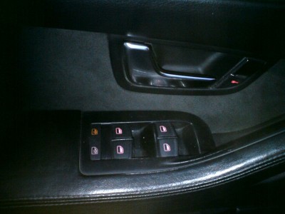 Если включена блокировка ( как на фото ) то и задним климатом могу управлять только я! А сзади появляется надпись PAS SIV.