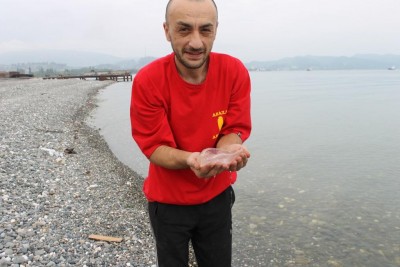 поймал медузу