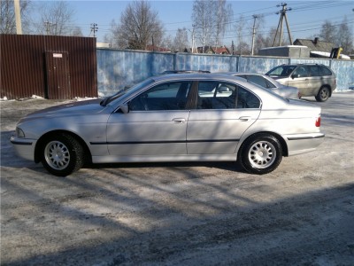 Вот бмв которую он продал.