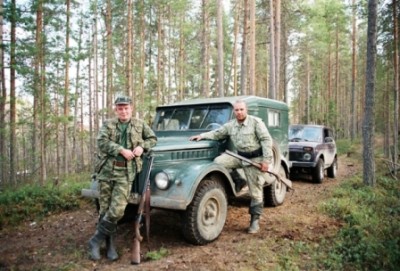 Я с товарищем, встретили ретро автомобиль в лесах карелии, решили запечатлеть