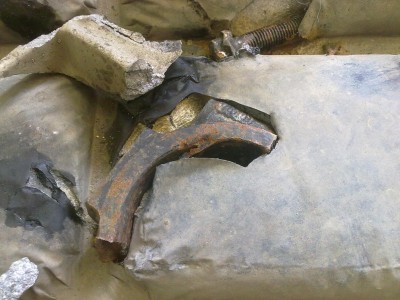 собственно вот и крышка шатуна с болтом