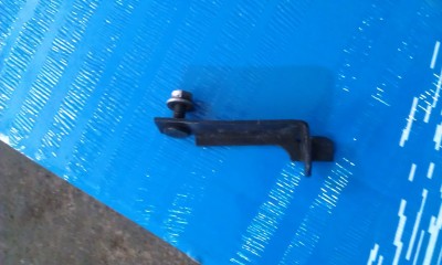 Масса на правой голове, ближе к морде по ходу движения?