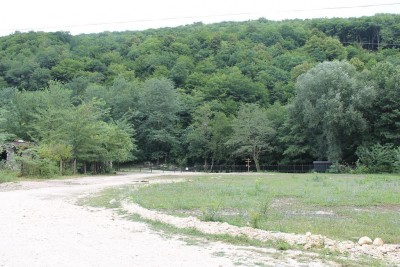 Вот и территория самого храма ,только не знаю, пускают туда или нет...