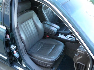 Салон коричневая кожа. Уютный. Когда увидел первый раз - не впечатлило.