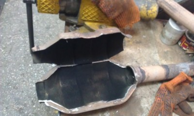 Разрез - внутри пустота, вот почему он ревел!