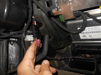 DSCN0278.JPG (110.24 КБ) 18364 просмотра Отключаем вот это разъем возле печки..