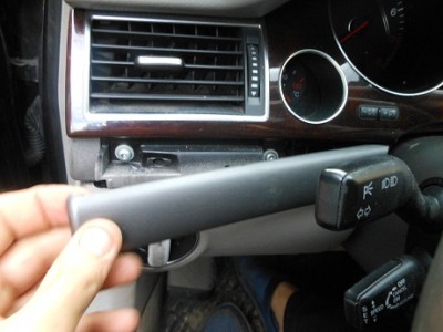 DSCN0285.JPG (115.56 КБ) 18352 просмотра Теперь с левой стороны поддеваем планку за край и снимаем