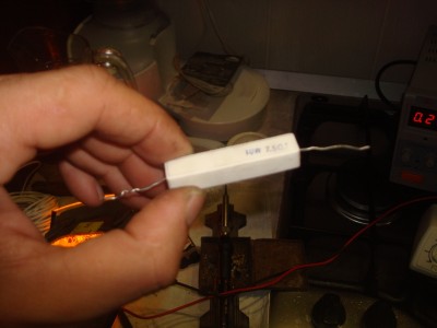 чтобы не было быстрого мигания поворотников, берём сопротивление 7,5 Ом мощностью 10Вт для &quot;обманки&quot;...