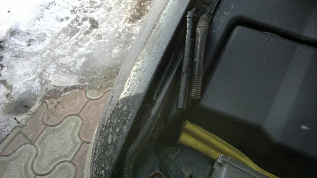 остатки системы вентиляции.От времени рассыпались прямо в руках (((((