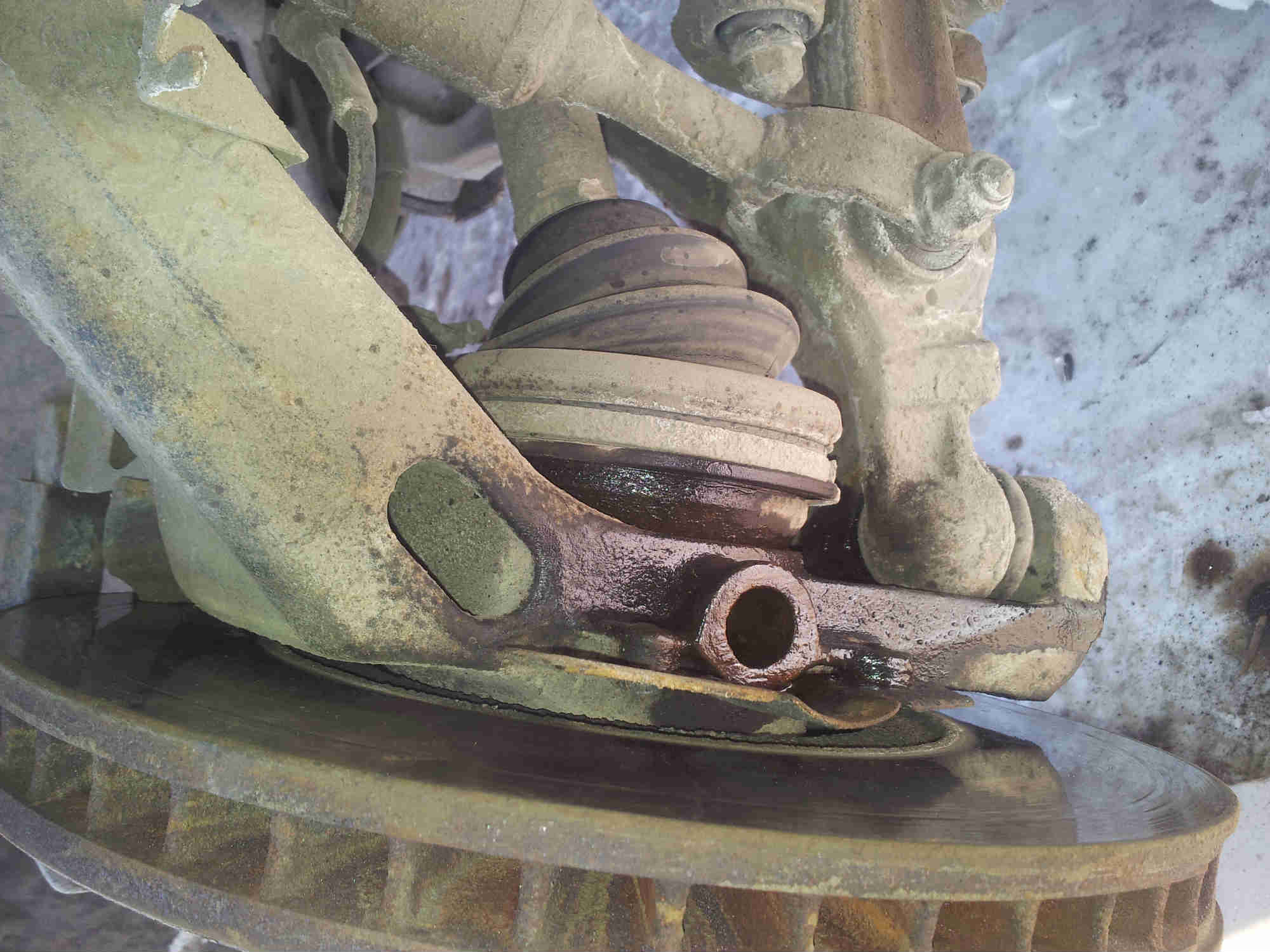 Посадочное место датчика обрабатываем