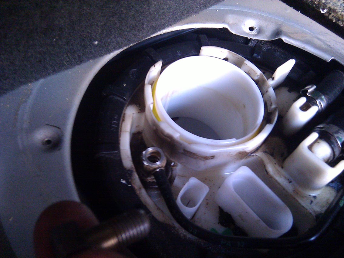 откручиваем магистраль вебасто (наверно :) )