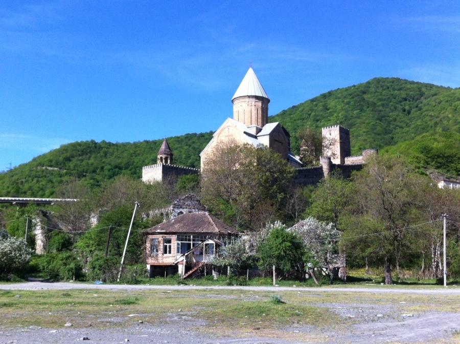 Церковь 14-го века в Ананури.