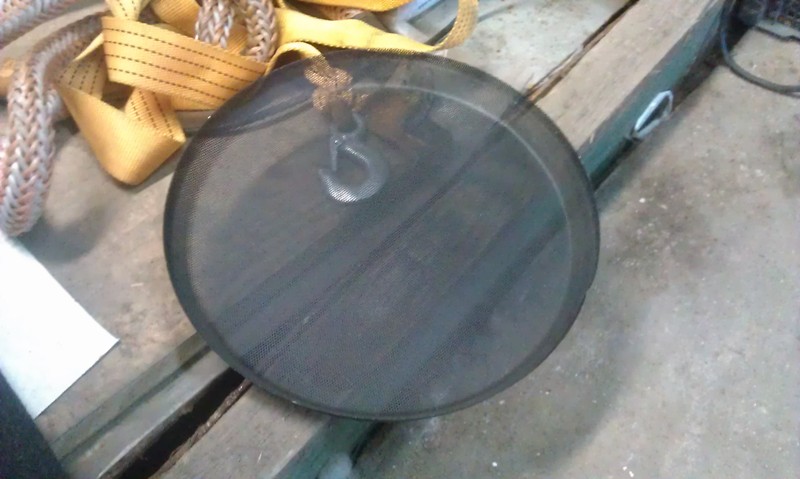 Первым делом отковырял сетку, она оказалась не колхоз, а оригинал, а это +600 руб экономии