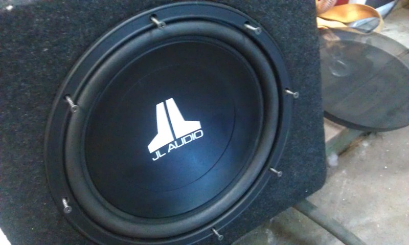 Был приятно удивлен состоянием динамика, нет даже пыли на дифузоре