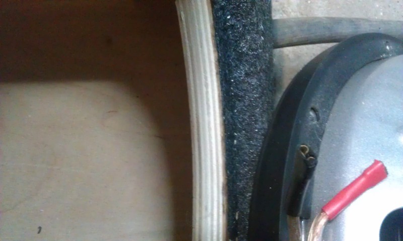 Толщина фронтальной стенки корпуса впечатляет