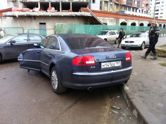 Машина стояла примерно на месте Мерседеса