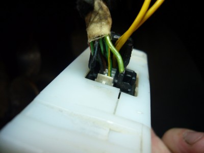 Блок управления иммобилайзером который оказался нигде не закреплен