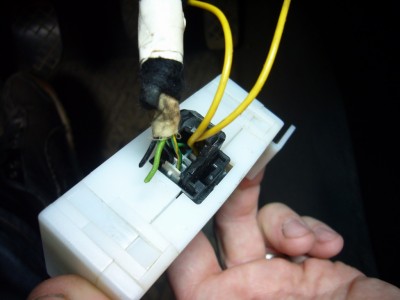 Он же, почему-то провода из косы подключены не все ?