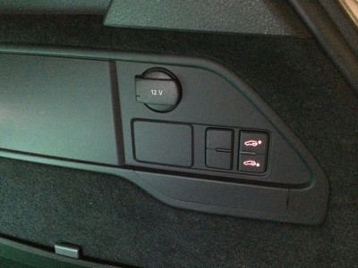 Очень удобно что-то грузить, заднюю пневму можно опустить