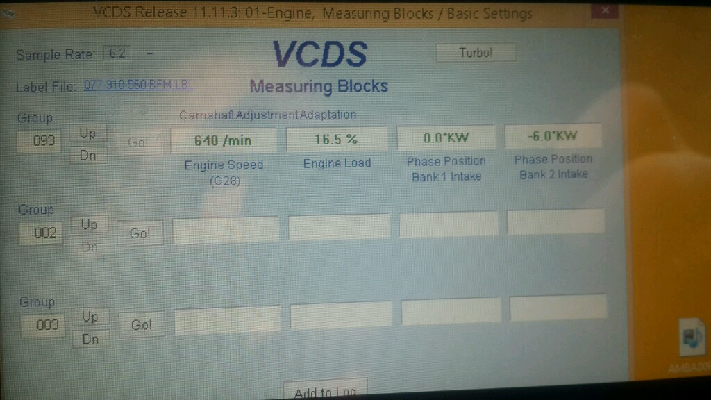 Примерно так ) в первом окошке значение скачит от 640 до 680 а во втором от 16.5 до 17.5