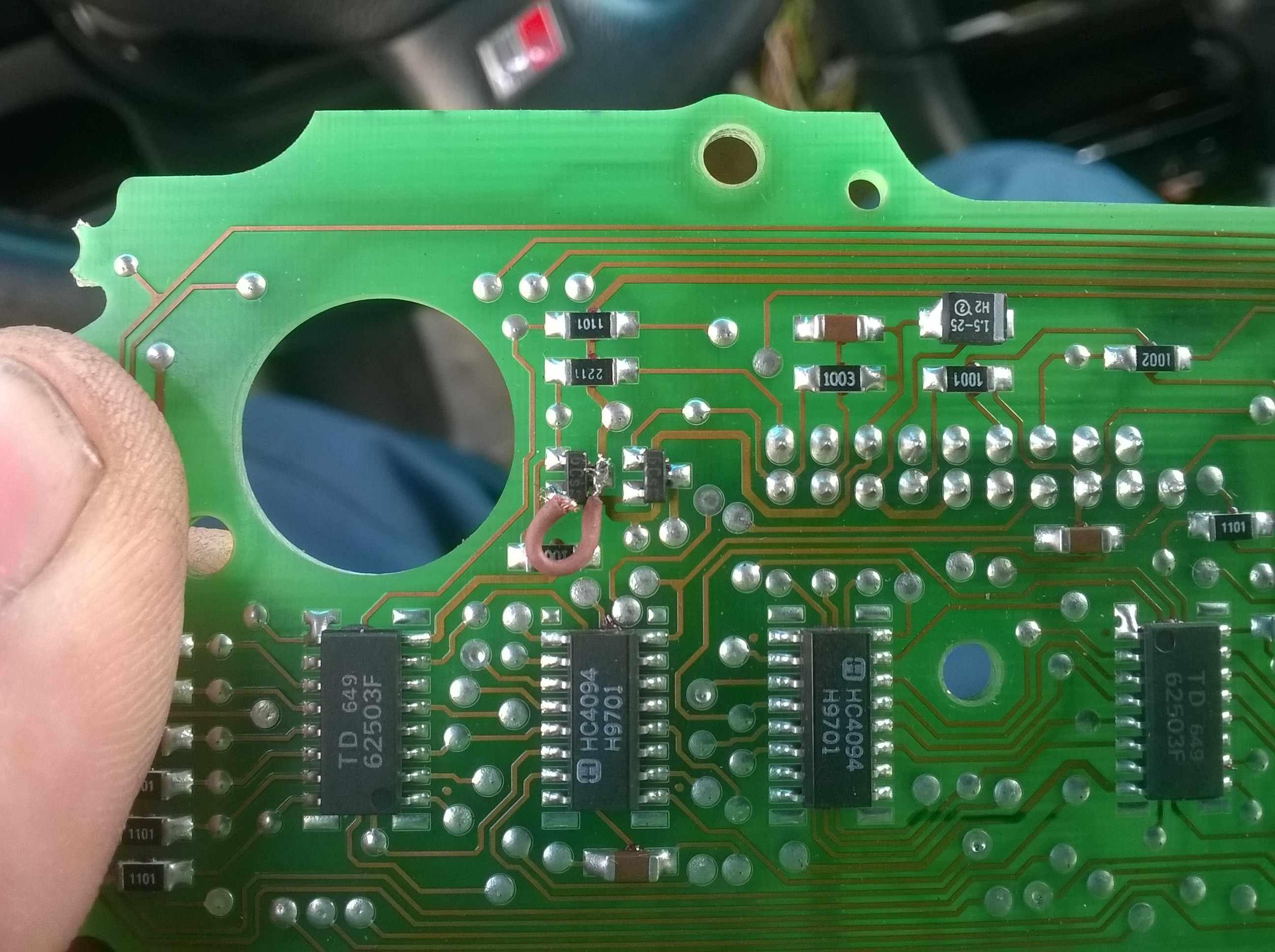 потоm припаеваеm провод вот так